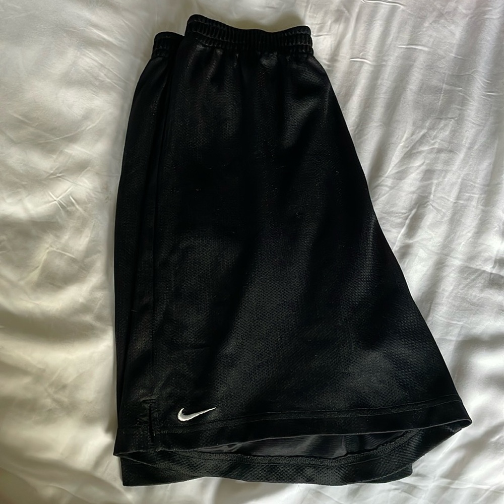Nike Boys Black Shorts. Size XL.